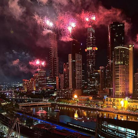 Aura2107, 2 Bedroom Apartment With Balcony, Stunning Yarra River And City Views เมลเบิร์น ภายนอก รูปภาพ