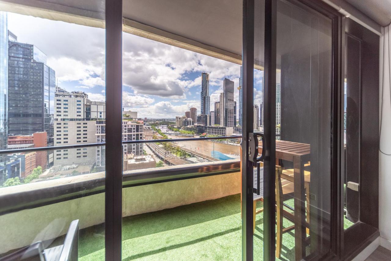 Aura2107, 2 Bedroom Apartment With Balcony, Stunning Yarra River And City Views เมลเบิร์น ภายนอก รูปภาพ