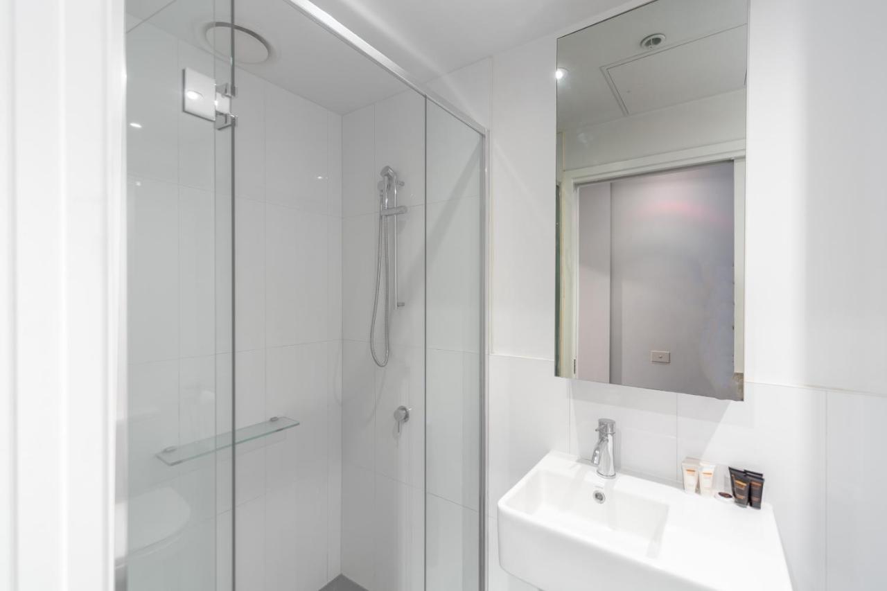 Aura2107, 2 Bedroom Apartment With Balcony, Stunning Yarra River And City Views เมลเบิร์น ภายนอก รูปภาพ