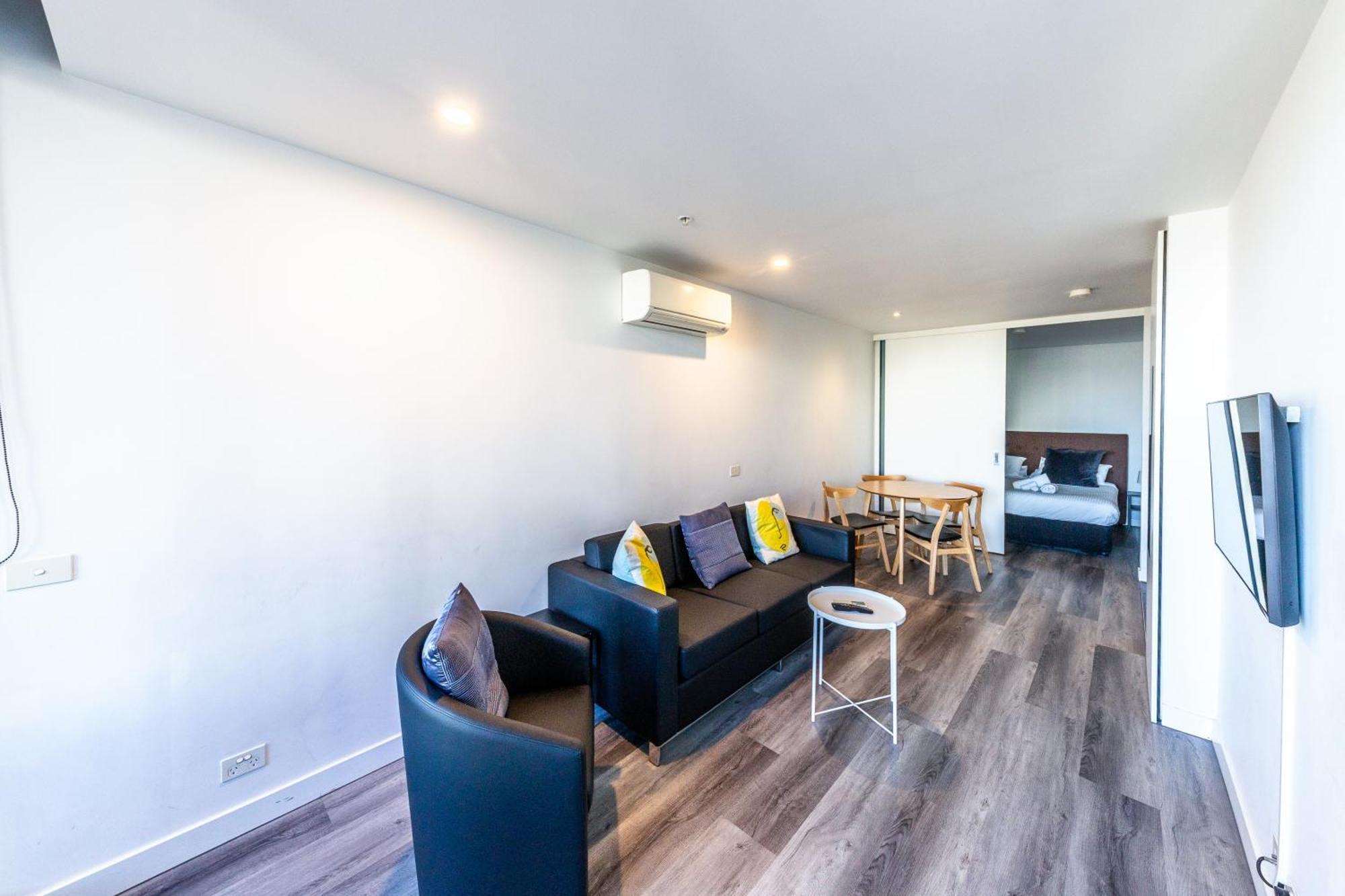 Aura2107, 2 Bedroom Apartment With Balcony, Stunning Yarra River And City Views เมลเบิร์น ภายนอก รูปภาพ