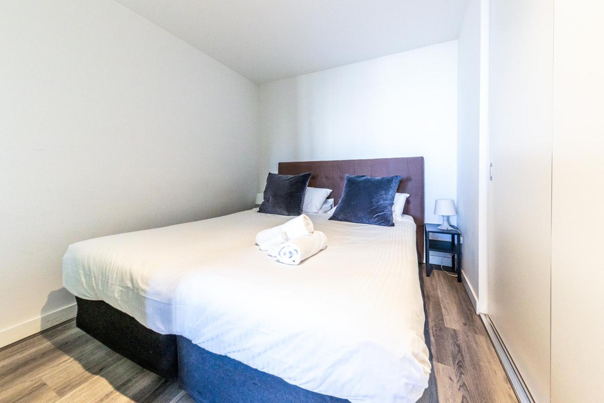 Aura2107, 2 Bedroom Apartment With Balcony, Stunning Yarra River And City Views เมลเบิร์น ภายนอก รูปภาพ