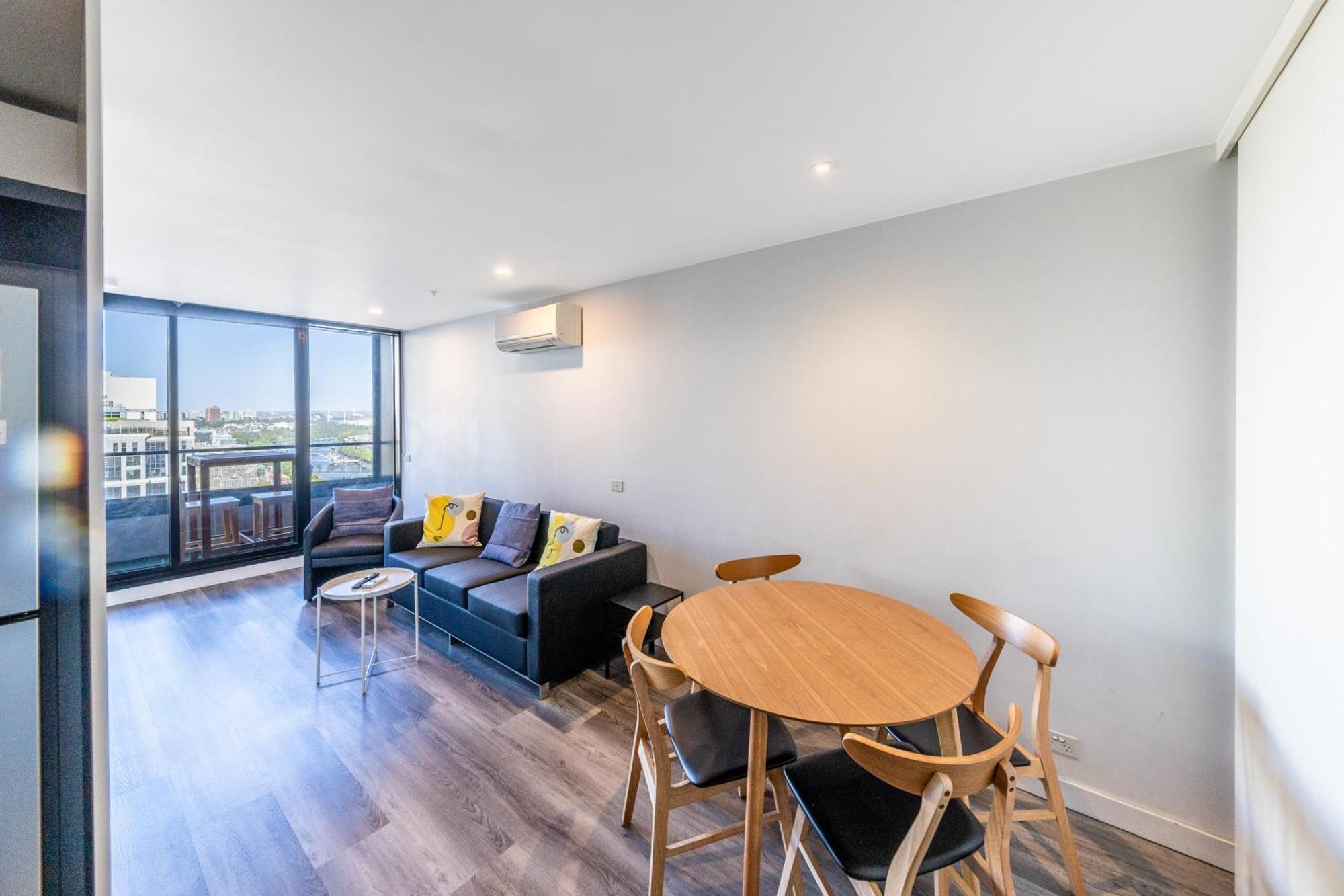 Aura2107, 2 Bedroom Apartment With Balcony, Stunning Yarra River And City Views เมลเบิร์น ภายนอก รูปภาพ